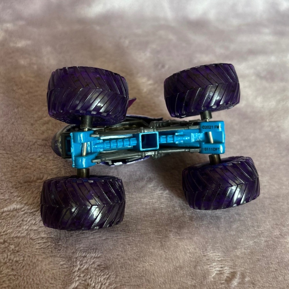 Monster Jam Megalodon Galaxies Series Purple Shark Monster Truck 1:64 Scale - Picture 5 of 7
